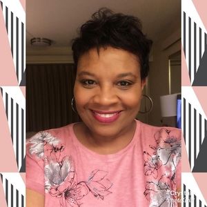 Meet your Posher, Crystal